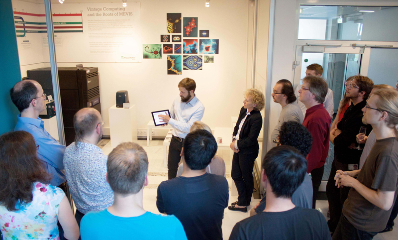 Dauerausstellung „Vintage Computing and the Roots of MEVIS“ im Foyer von Fraunhofer MEVIS